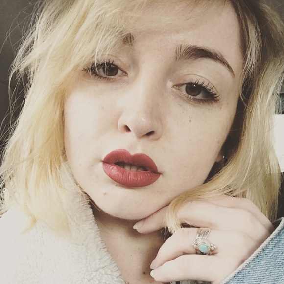 <<Meet Your Posher>> - Picture 2 of 2